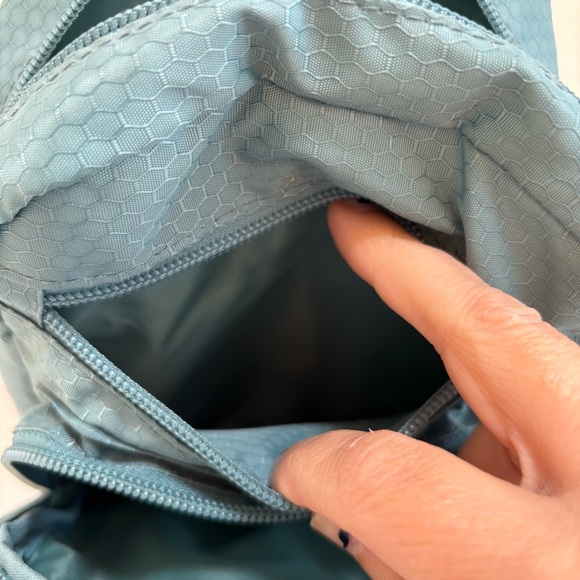 Reebok Cosmos Crossbody Bag Sling Backpack - Picture 10 of 14